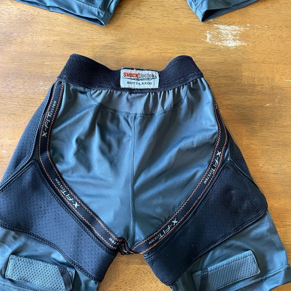 Shock Doctor Compression with cup - Picture 2 of 6